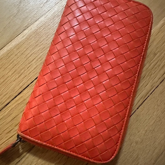 Bottega Veneta Large Braided Wallet With Zip - Picture 10 of 16